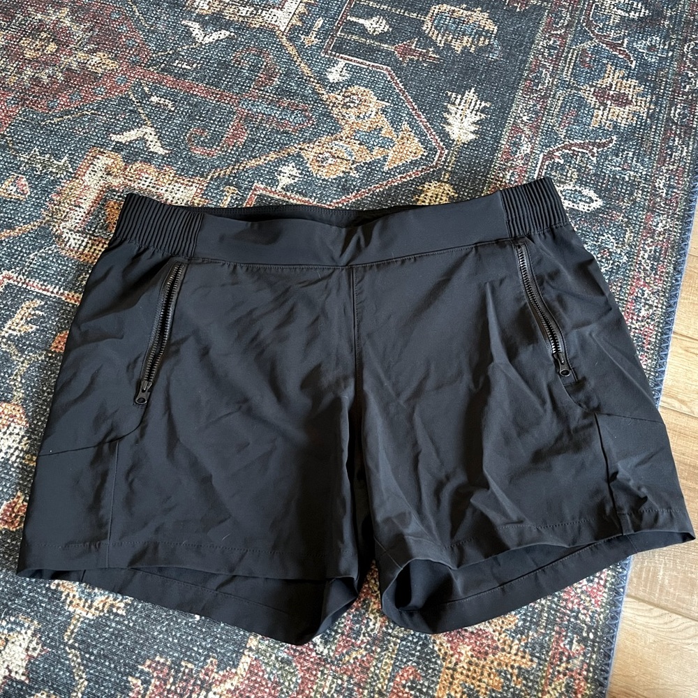 Columbia shorts, size L